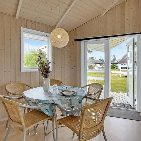 2 Bedroom Gorgeous In Vakantiehuis Nordenbro Vesteregn