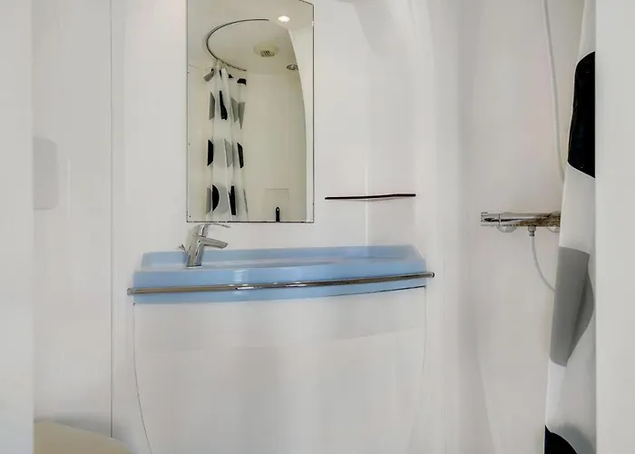 2 Bedroom Gorgeous In 別荘 *