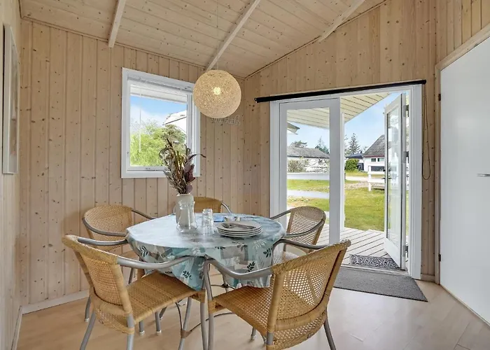 2 Bedroom Gorgeous In 別荘 Nordenbro Vesteregn